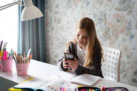 Клиповое мышление поколения Альфа: как адаптировать сложный материал без потери качества знаний